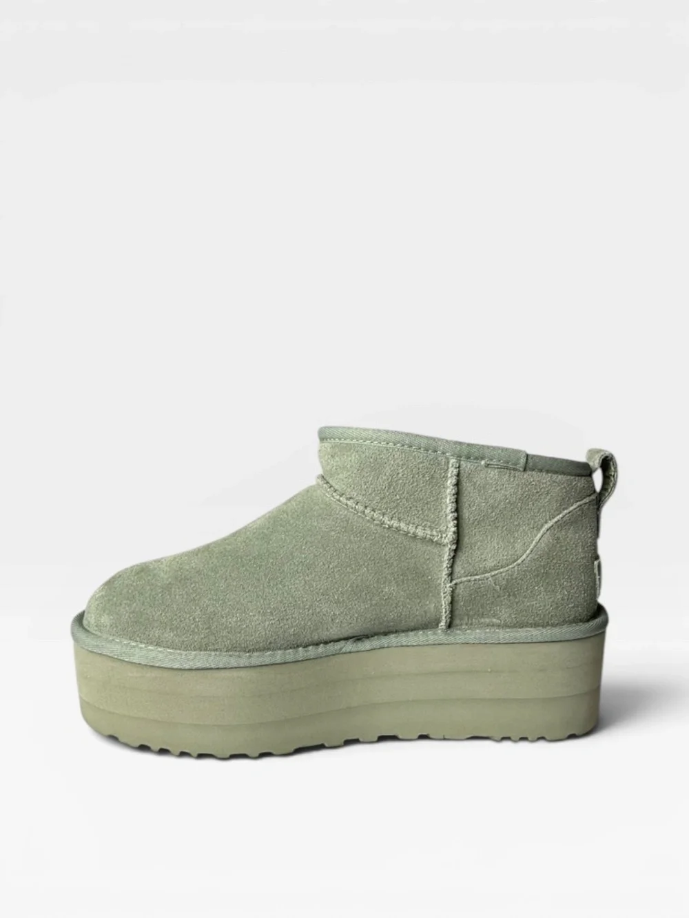 UGG Classic Women's Ultra Mini Platform boot in the Shaded Clover Size 9